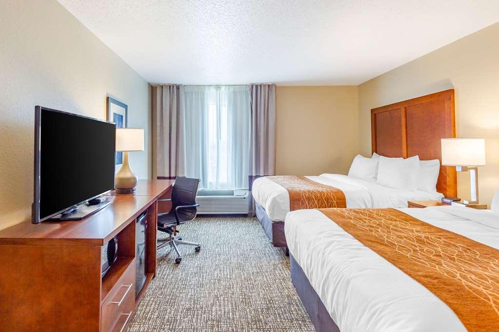 Comfort Inn Dekalb - Adjacent The University Habitación foto