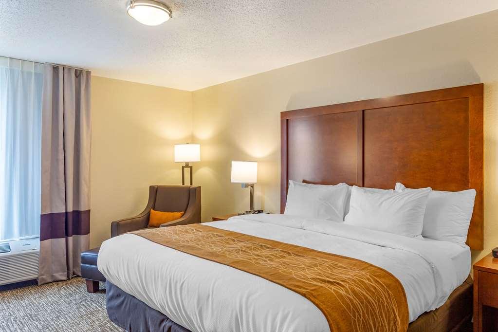 Comfort Inn Dekalb - Adjacent The University Habitación foto