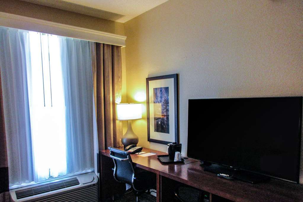 Comfort Inn Dekalb - Adjacent The University Habitación foto