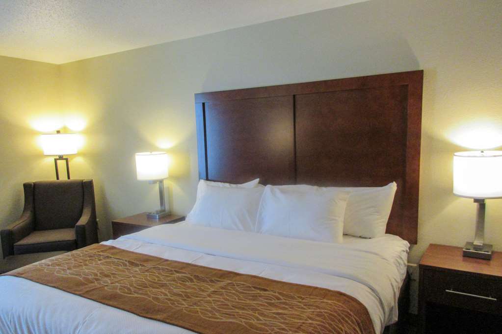 Comfort Inn Dekalb - Adjacent The University Habitación foto