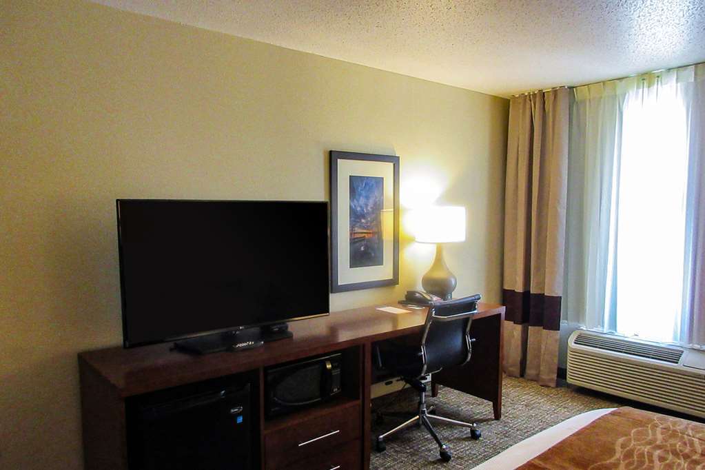 Comfort Inn Dekalb - Adjacent The University Habitación foto